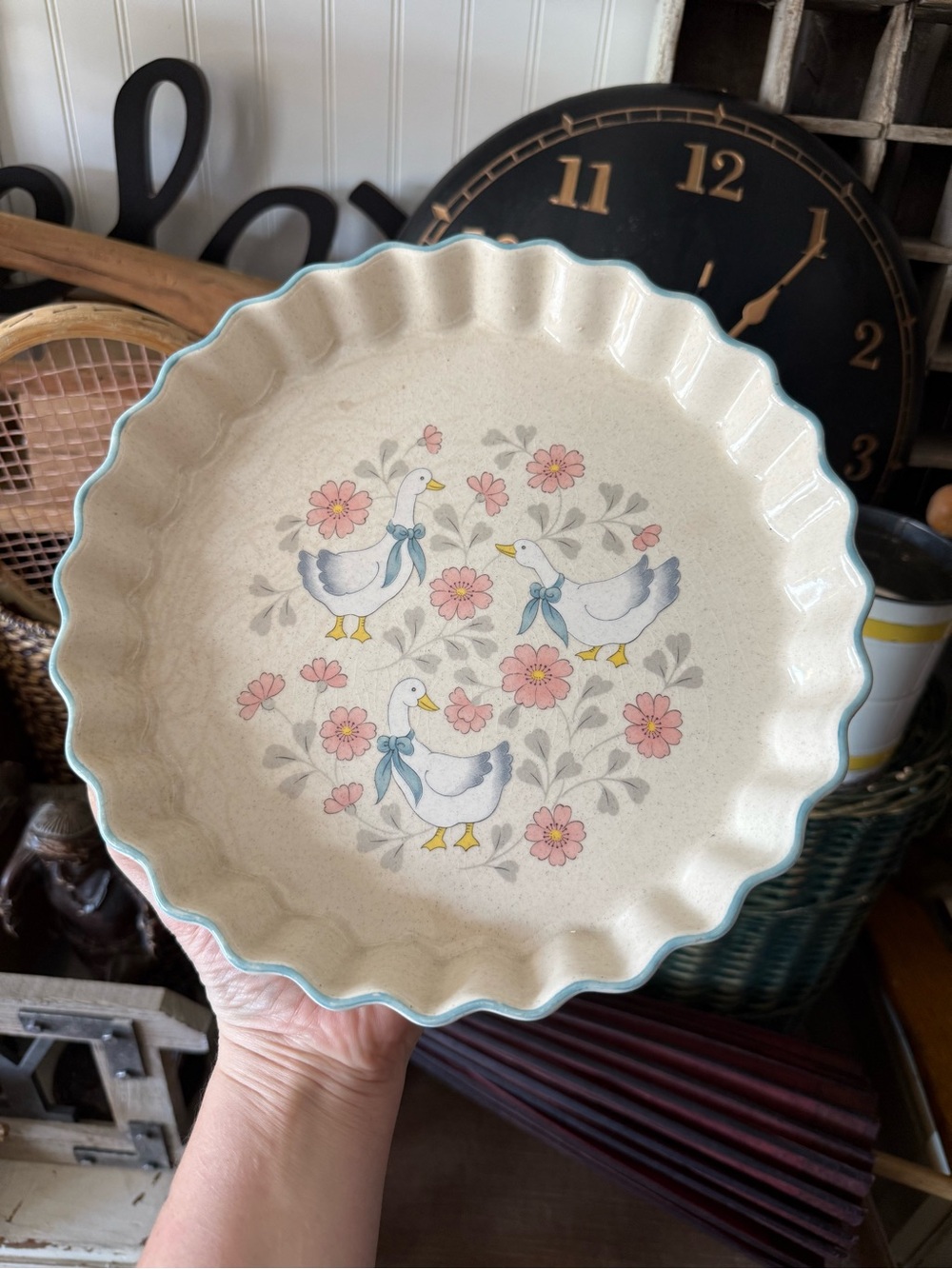 Ceramic Scalloped Pie Dish with Blue-Trim Goose Pattern